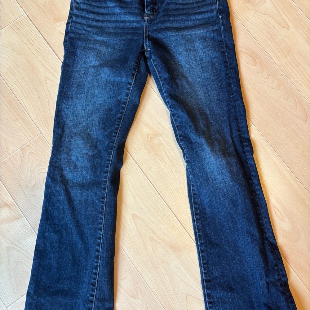 Buckle Black brand jeans, cute details on back pocket, nice stretch and fit.